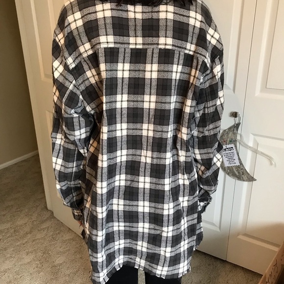 LF Furst of a Kind cropped distressed flannel black and white one size - Picture 4 of 6